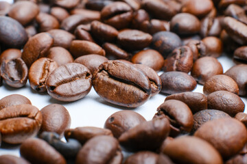 Fototapeta premium Set of fresh roasted coffee beans isolated on white background