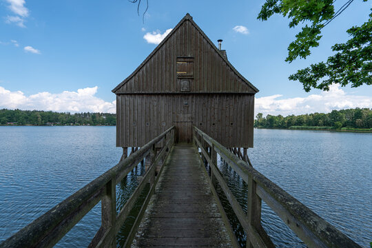 H&uuml;tte mit Steg am Haussee