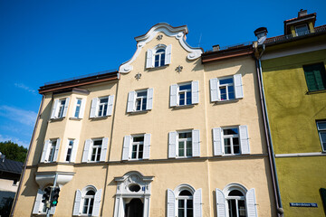 Fototapeta na wymiar wunderschönes Altbau Haus in München