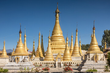 Fototapeta premium Golden stupas of the Pindaya monastery