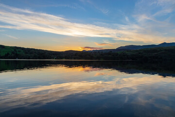 Fototapeta na wymiar sky reflection in lake 