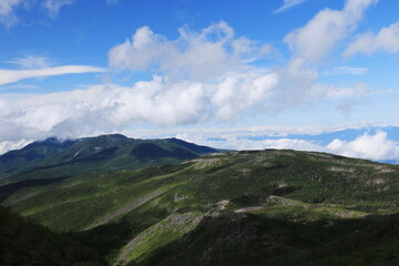 初秋の八ヶ岳連峰　東天狗岳山頂から北八ヶ岳を望む