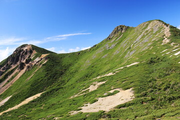 初秋の八ヶ岳連峰　根石岳からの東天狗岳と西天狗岳