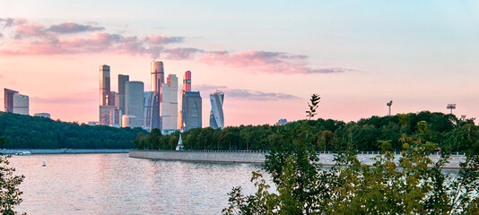 Fototapeta premium Early autumn sunset over Moscow river