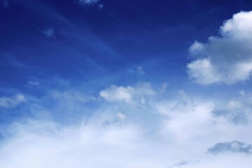 Obraz premium The sky is blue with beautiful clouds.