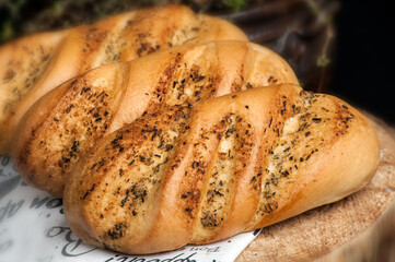 paluch z czosnkiem i ziołami