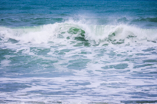 Powerful blue ocean wave with perfect breaking natural background © M21Perfect