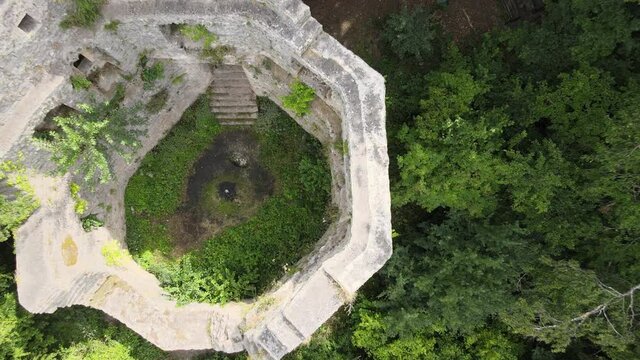 Burg ruine Burgruine Geyersburg schloss in Unterm&uuml;nkheim bei Schw&auml;bisch Hall in Hohenlohe