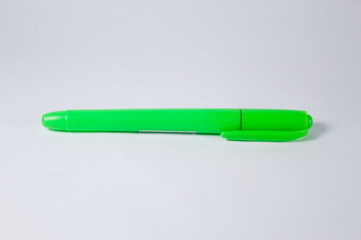 Highlighter pen with white background