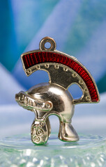 Miniatura de un casco romano para usar como llavero.