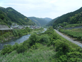 Fototapeta na wymiar 和歌山県有田川の風景 ５月 曇り