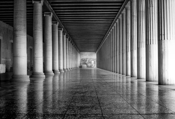 Black and white view of the Stoa of Attalos, geometric composition