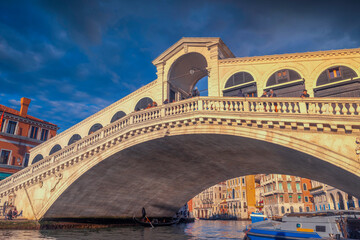 Fototapeta na wymiar Rialto Bridge in Venice.