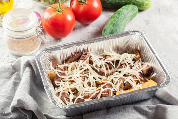 Making Kapsalon, Dutch fast food witch french fries