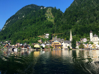 Fototapeta premium view of town with hill near lake in Hallstatt Upper Austria
