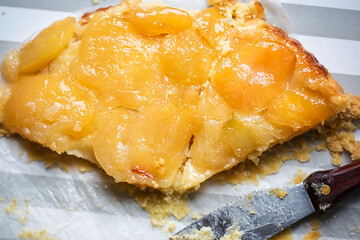 Apple tarte tatin with caramel 