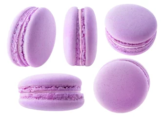 Fototapete Macarons Isolierte lila Makronen. Sammlung von Blaubeer- oder Brombeermacarons in verschiedenen Winkeln isoliert auf weißem Hintergrund