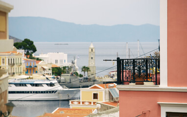 Fototapeta premium sea ​​view through old houses, Greece