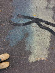 De la peinture sur le bitume