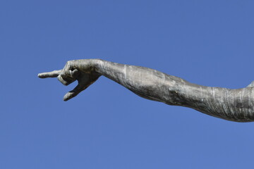 statue