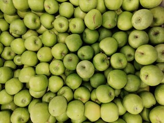Green fresh apples in the grocery store that looks great