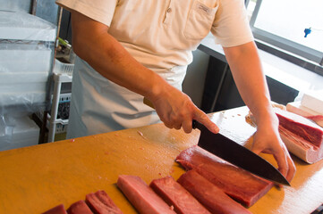 マグロ　さばく