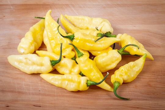 Carbonero Yellow Hot Pepper Pods