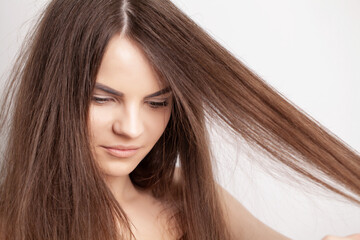 Naklejka premium Young woman is very upset because of hair loss