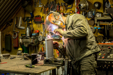 Argon arc welding aluminum radiator for car