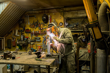 Argon arc welding aluminum radiator for car