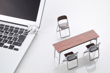 面接　リモート　机　相談