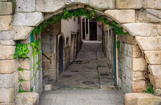 Postigo do Carvao, the only remaining gate in the 14th century Fernandine Walls around the city of Porto near Ribeira square and the Douro River