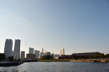 Obraz premium 横浜港から見たみなとみらいの街