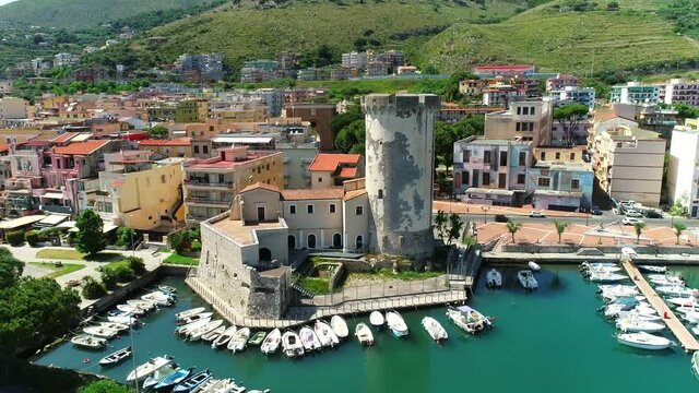 Formia, le spiagge e i porti della costa laziale visti da drone