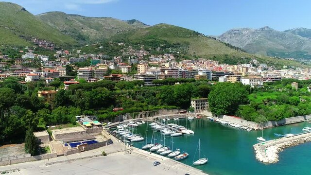 Formia, le spiagge e i porti della costa laziale visti da drone