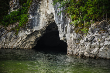 Fototapeta na wymiar cave in the river