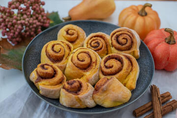 Autumn cinnamon rolls with pumpkin