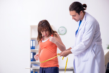 Pregnant woman visiting male doctor gynecologist