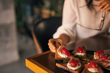 Toast with sour cream, ham and tomato.