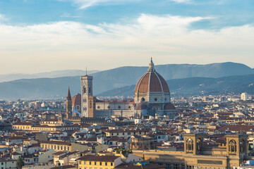 Fototapeta na wymiar Duomo Florence with city skyline in Tuscany, Italy