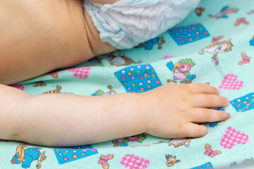 Obraz na płótnie Canvas Newborn baby hand closeup. Small fingers.