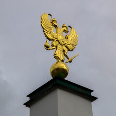 Obraz premium Golden double-headed eagle