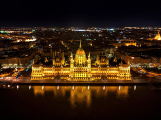 Fototapeta na wymiar Hungarian National Parliament by night