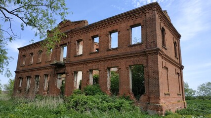 Obraz premium the ruins of the old school