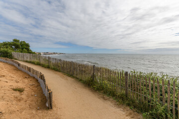 Fototapeta na wymiar Footpath along the Atlantic Ocean on the French coast.