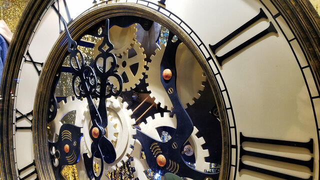 Huge decoration clock with open mecanism