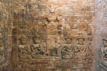 Four-armed Vishnu inside Prasat Kravan temple