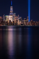 Obraz premium 9/11 Memorial Lights and Financial District with long expsorue at night 