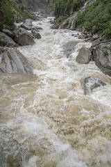 Reuss mit Hochwasser in der Schöllenenschlucht, bei Andermatt, Kanton Uri, Schweiz