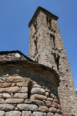 &Aacute;bside y campanario rom&aacute;nico.